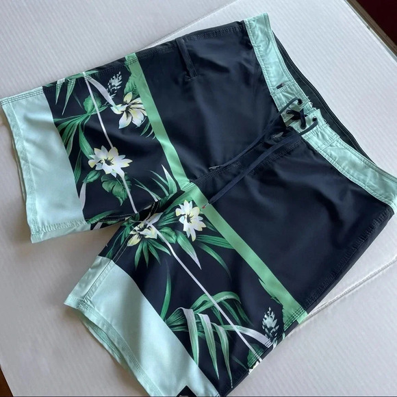 Quick Silver Short Size 36 Surf WaterMan - Picture 4 of 15